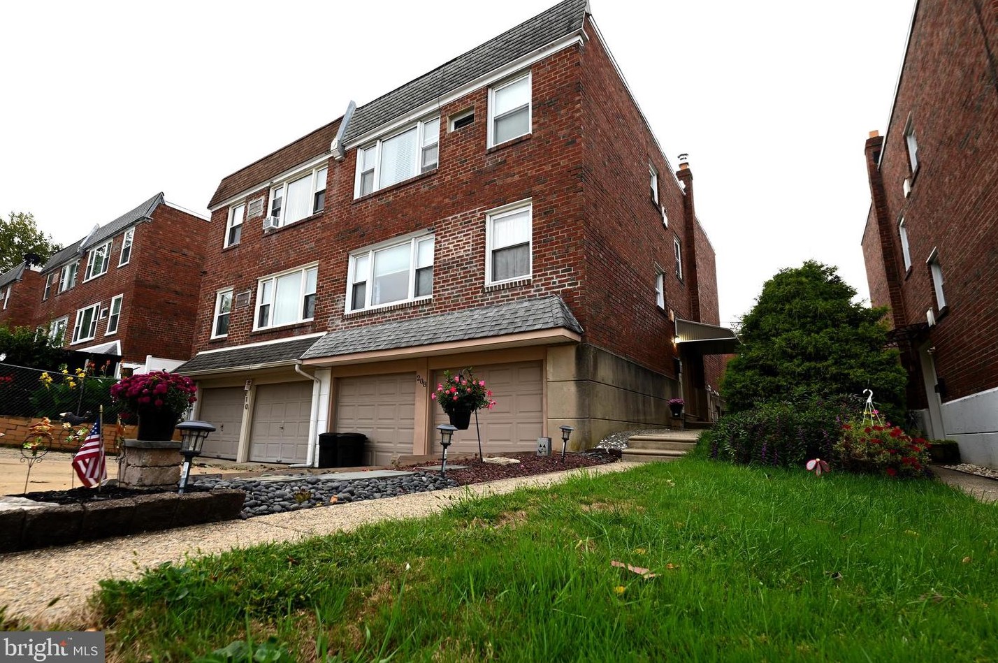 208 Robina St, Philadelphia, PA 19116-3517