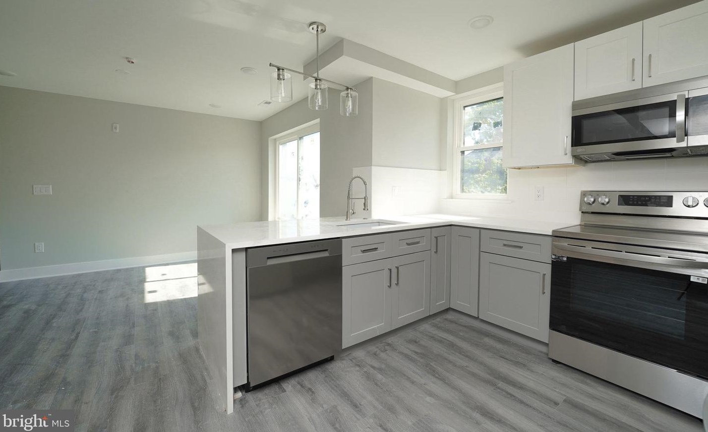 5001 Walnut St #4, Philadelphia, PA 19139