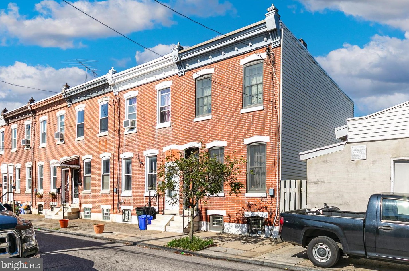 2992 Salmon St, Philadelphia, PA 19134-5723