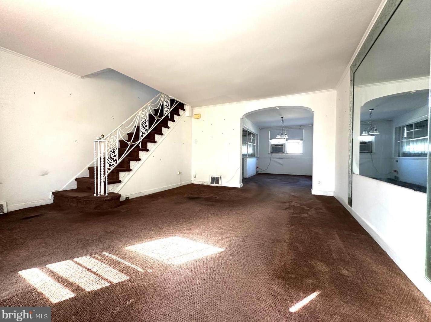 6702 Oakland St, Philadelphia, PA 19149-2231