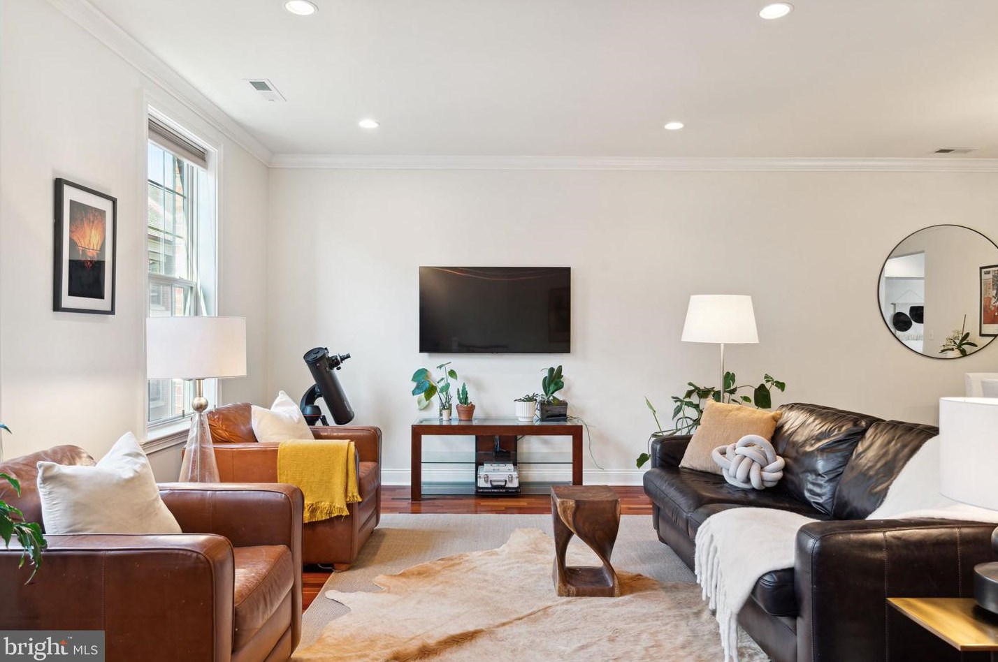 210 Commodore Ct, Philadelphia PA  19146-5246 exterior