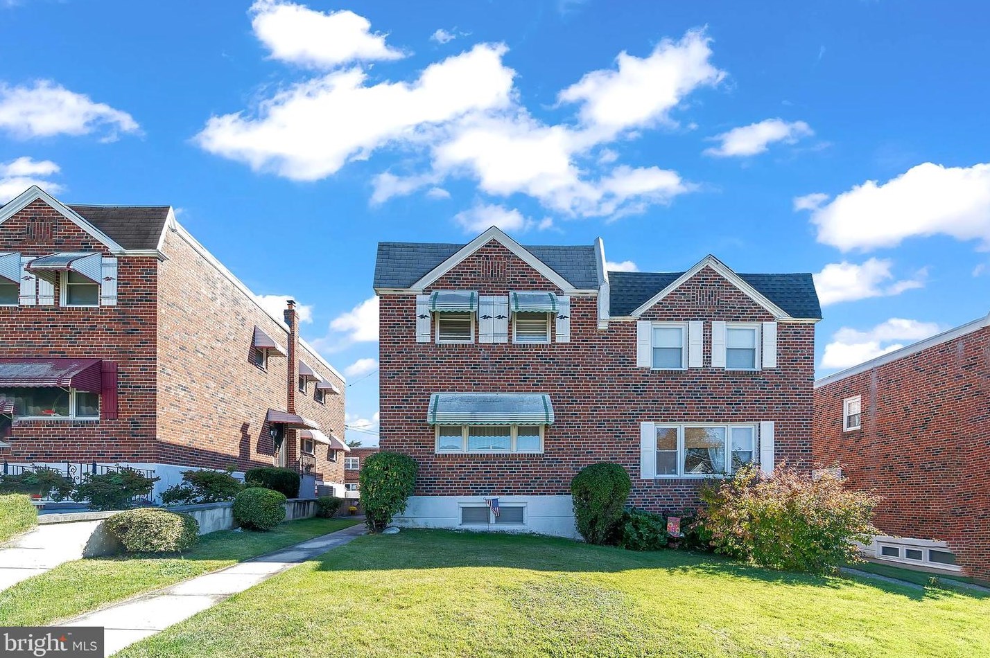 722 Livezey Ln, Philadelphia, PA 19128-1525