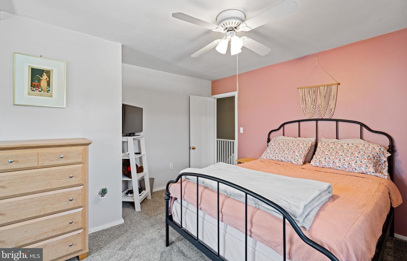 438 Flamingo St, Philadelphia PA  19128-4121 exterior