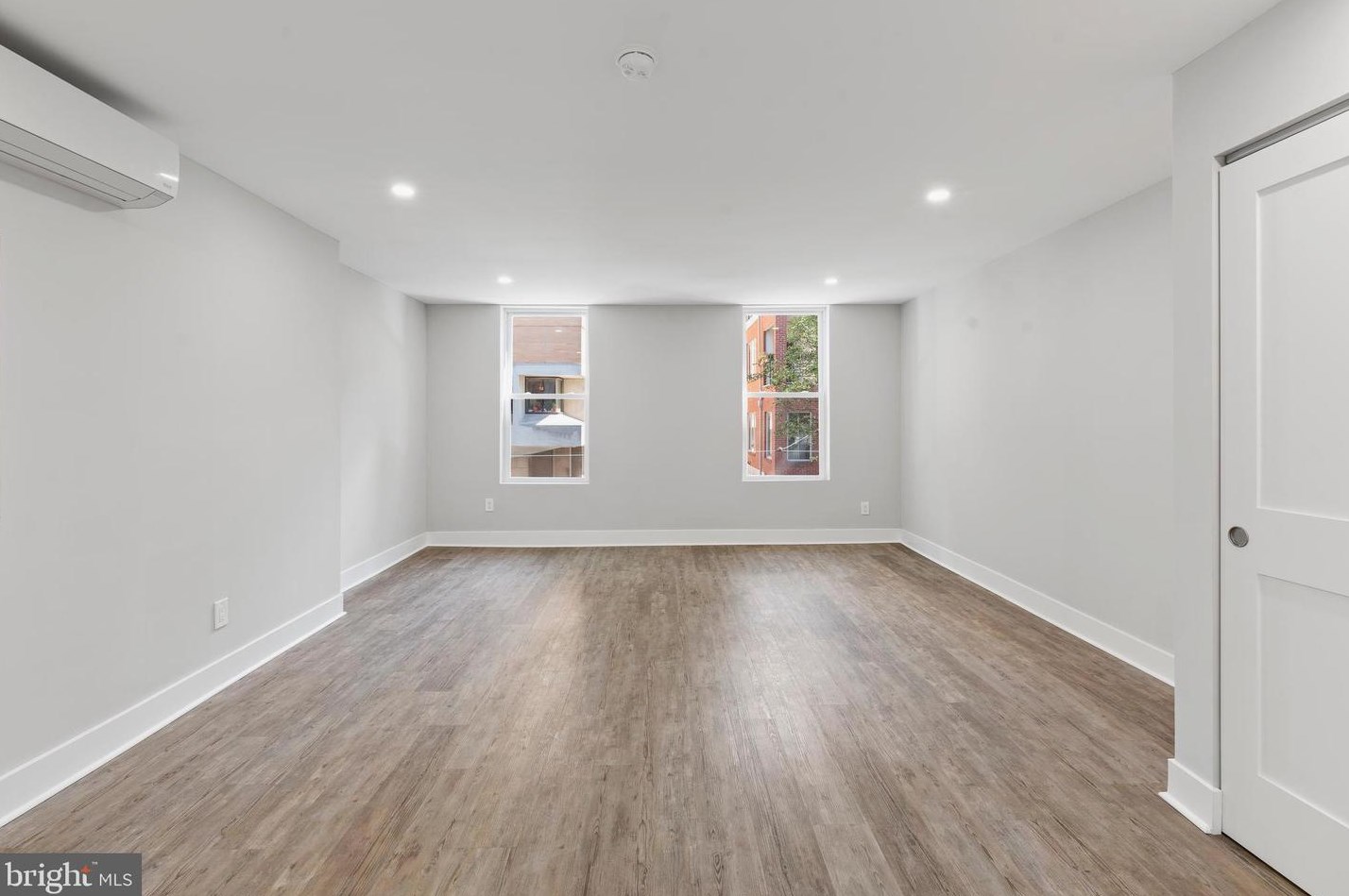 256 S 11th St #2, Philadelphia, PA 19107