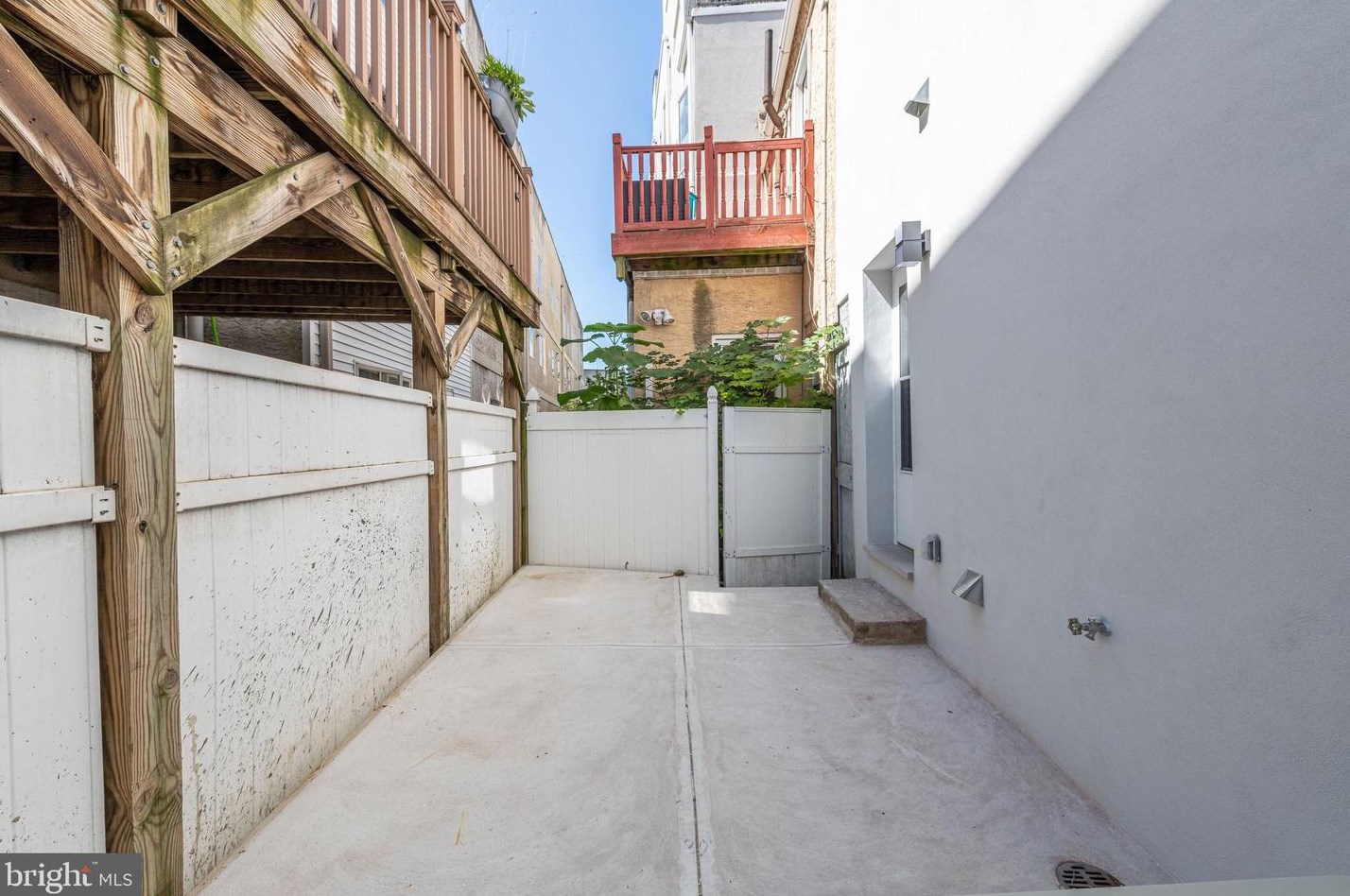 106 Ellsworth St, Philadelphia PA  19147-5408 exterior