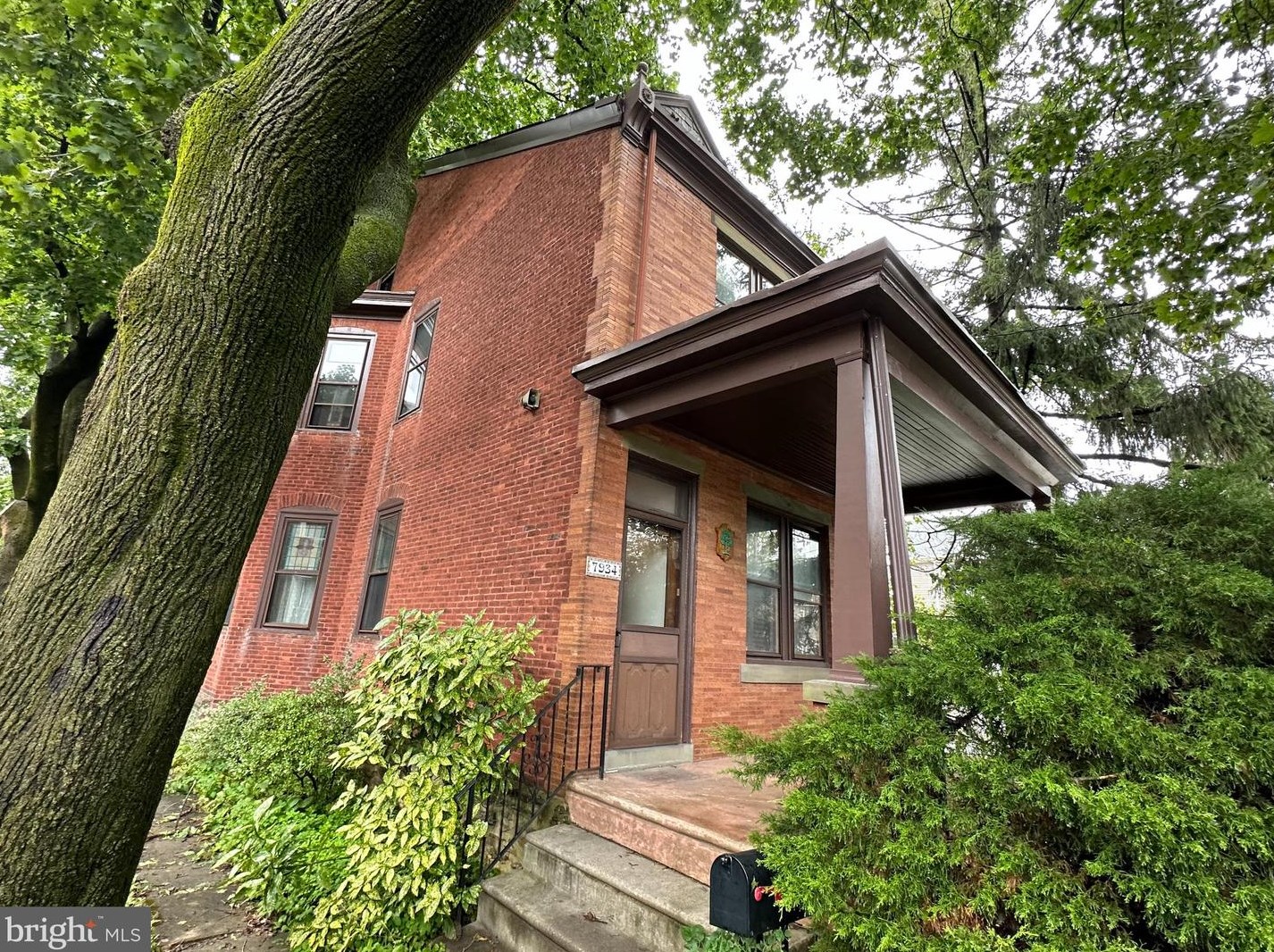 7932 Ridge Ave, Philadelphia, PA 19128-3011