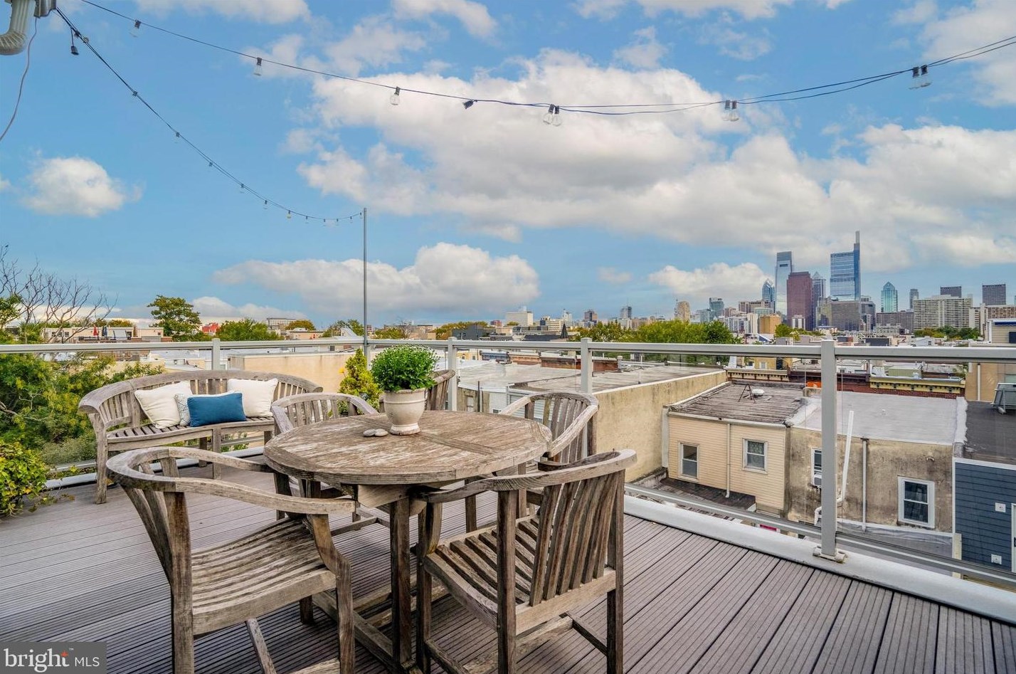 869 Corinthian Ave, Philadelphia PA 19130-1441 exterior