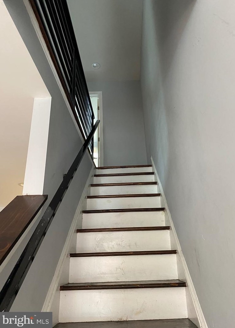 303 Holly St, Philadelphia PA  19104-2246 exterior