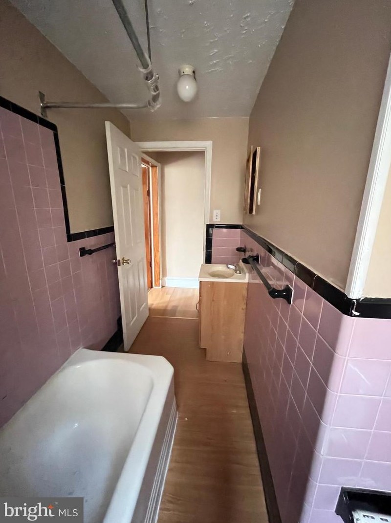 424 Delmar St, Philadelphia PA 19128-4501 exterior