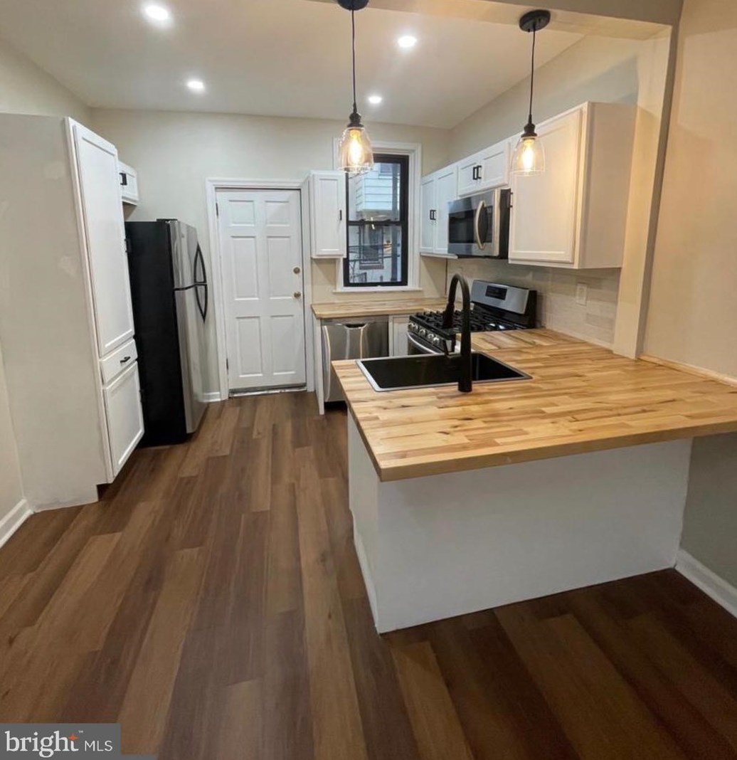 1529 Patton St, Philadelphia PA 19146-3425 exterior