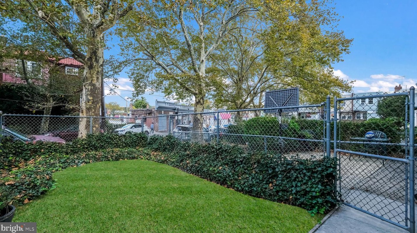 1916 74th Ave, Philadelphia PA  19138-2221 exterior