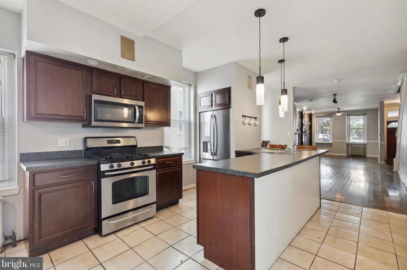 4320 Manayunk Ave, Philadelphia PA  19128-4931 exterior