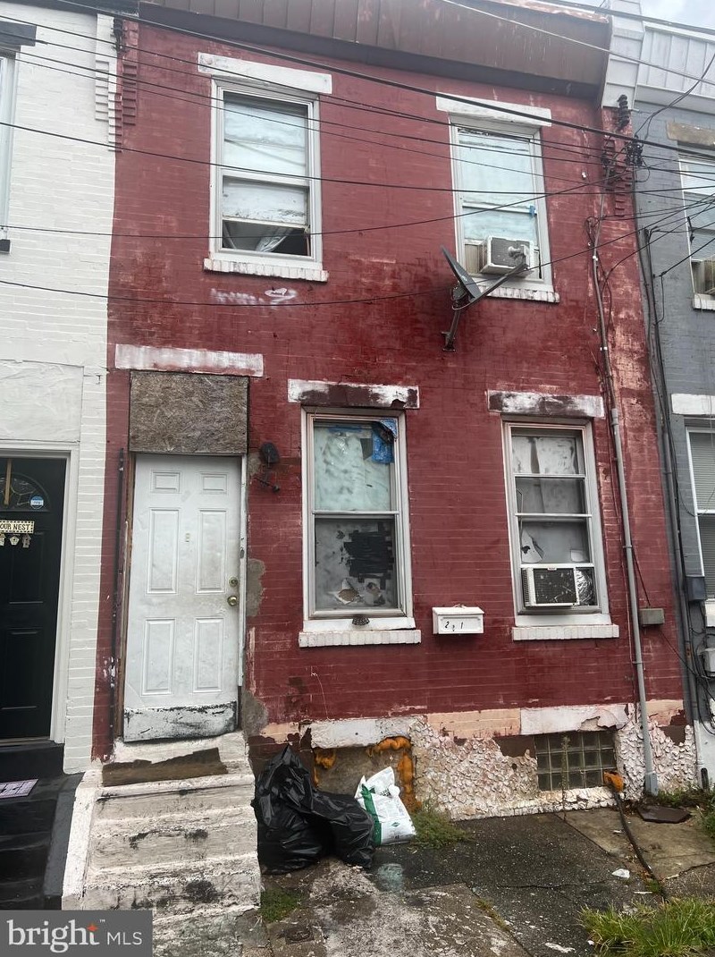 2013 Vici St, Philadelphia, PA 19124-5025