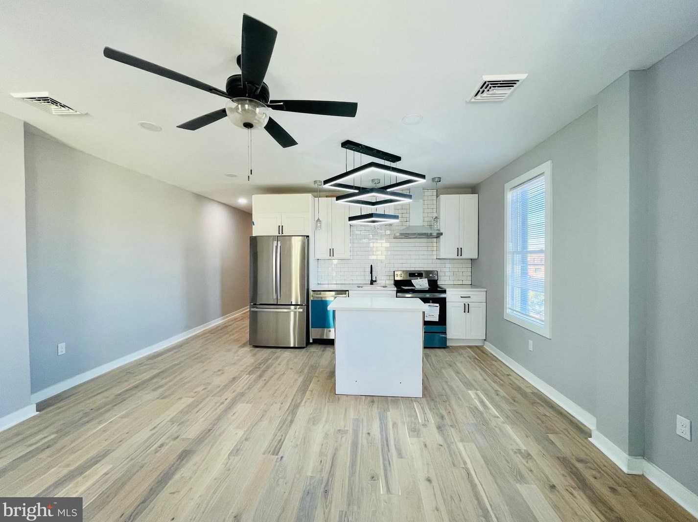 2101 S Hicks St, Philadelphia, PA 19145