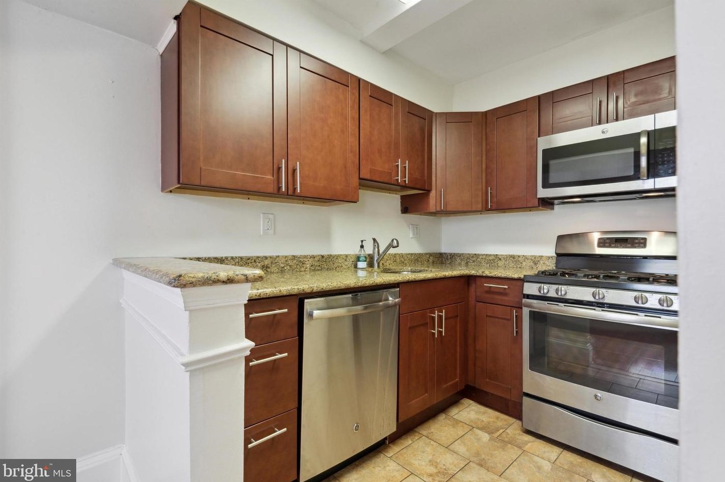 1604 Wallace St #302, Philadelphia, PA 19130