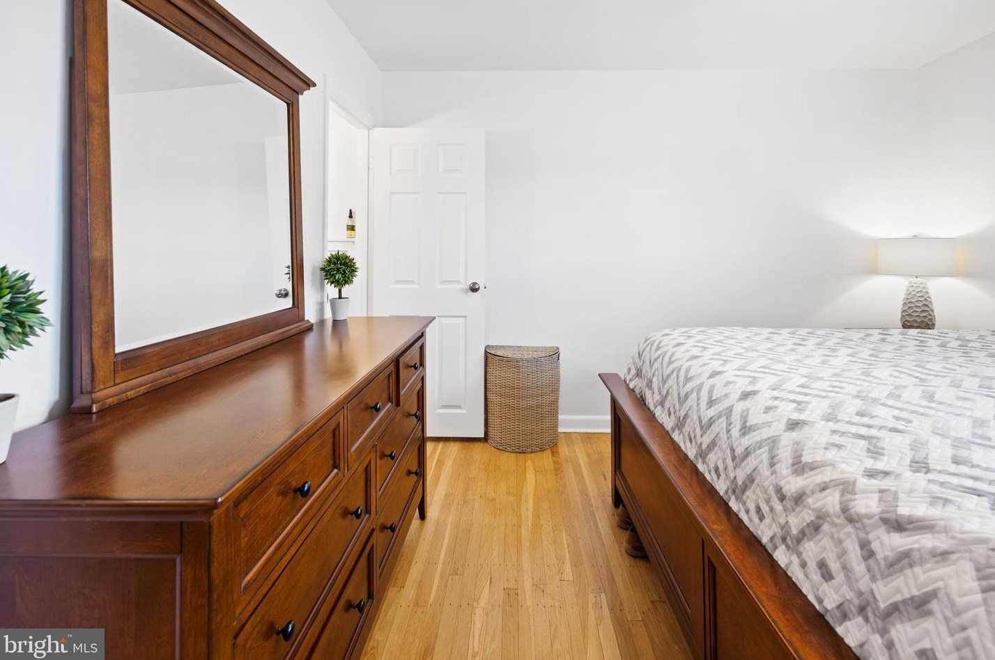 5967 Jannette St, Philadelphia PA  19128-1616 exterior