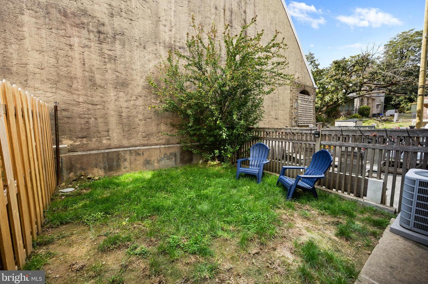 5967 Jannette St, Philadelphia PA  19128-1616 exterior