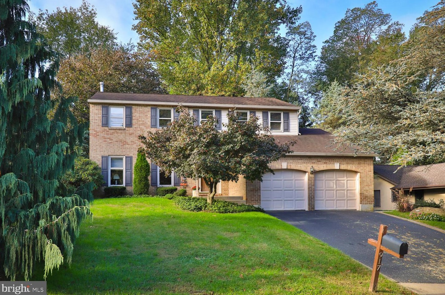 917 Sequoia Rd, Philadelphia, PA 19128-1135
