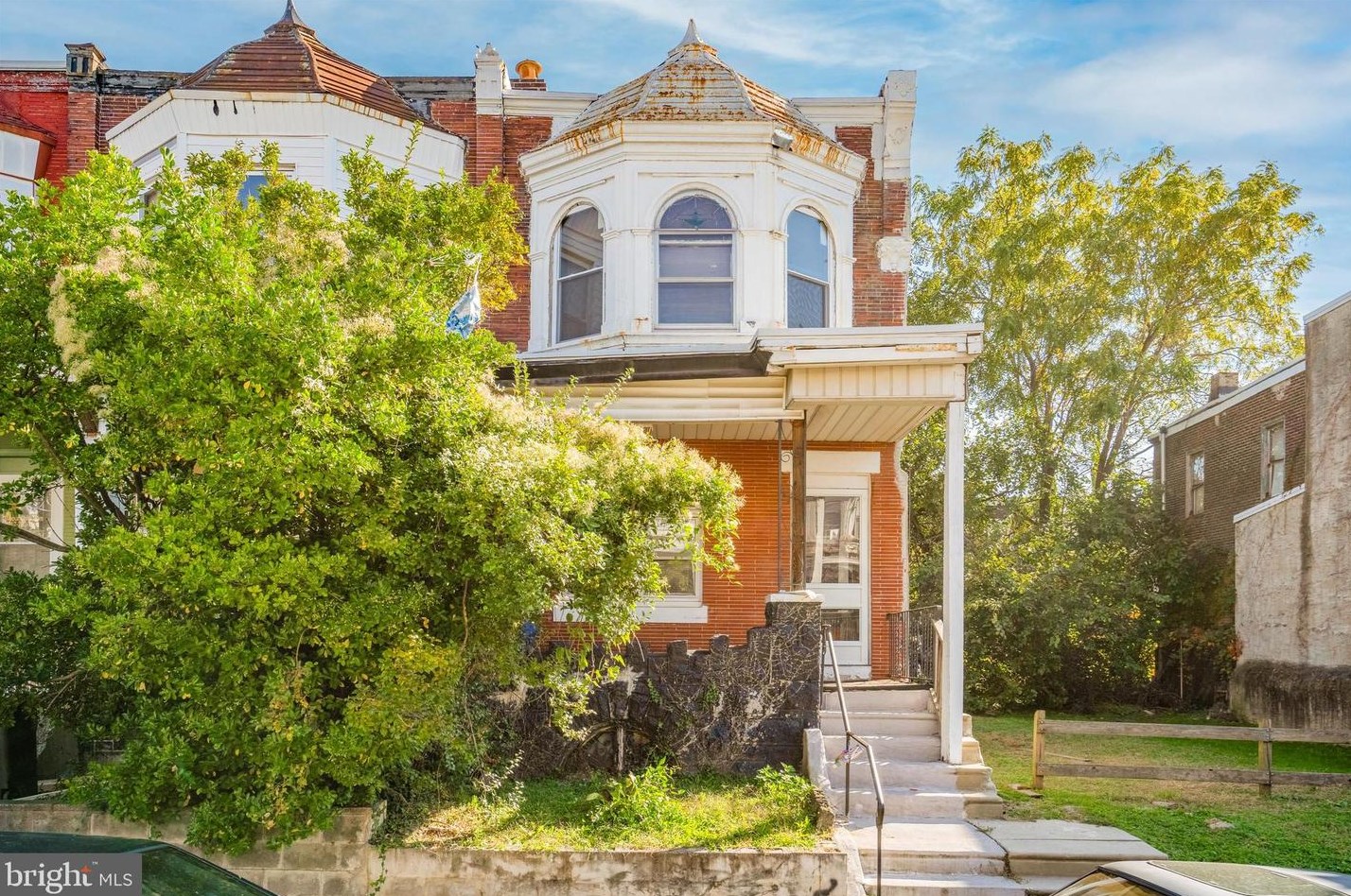 4845 Warnock St, Philadelphia, PA 19141-3940