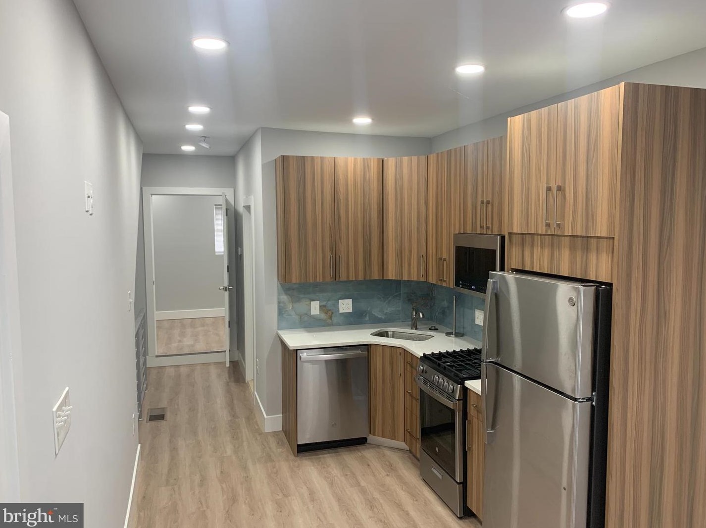 12 E Silver St, Philadelphia, PA 19134