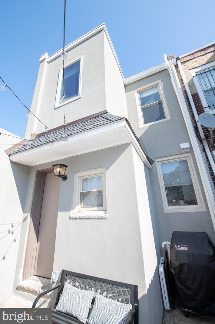 2216 Boston St, Philadelphia PA 19125-2102 exterior