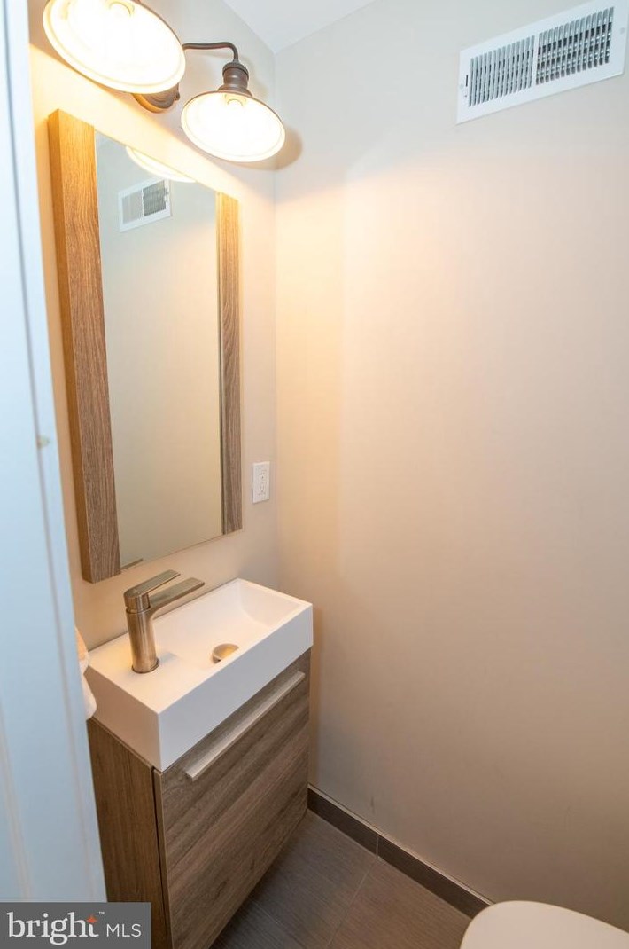 2216 Boston St, Philadelphia PA 19125-2102 exterior