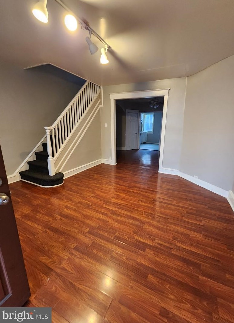 180 Ruscomb St, Philadelphia, PA 19120-3954