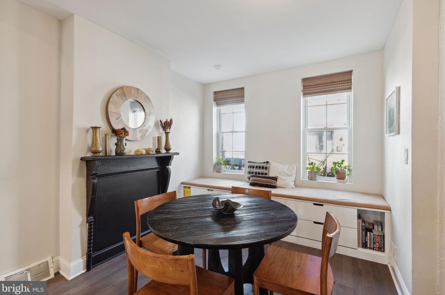 2106 Cross St, Philadelphia PA  19146-4549 exterior