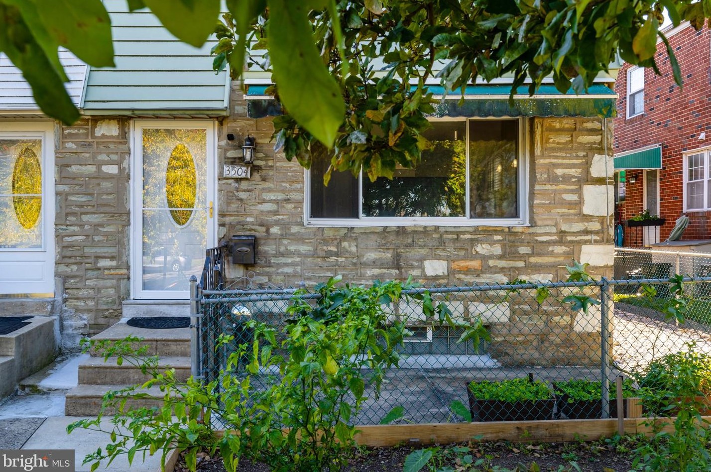 3504 Grant Ave, Philadelphia, PA 19114-2616