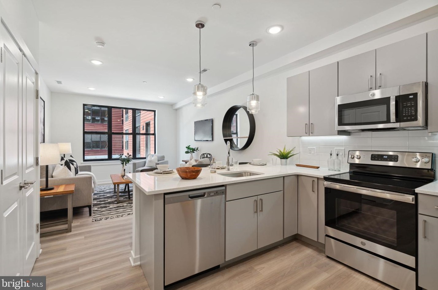 4442 Ridge Ave, Philadelphia, PA 19129-1734