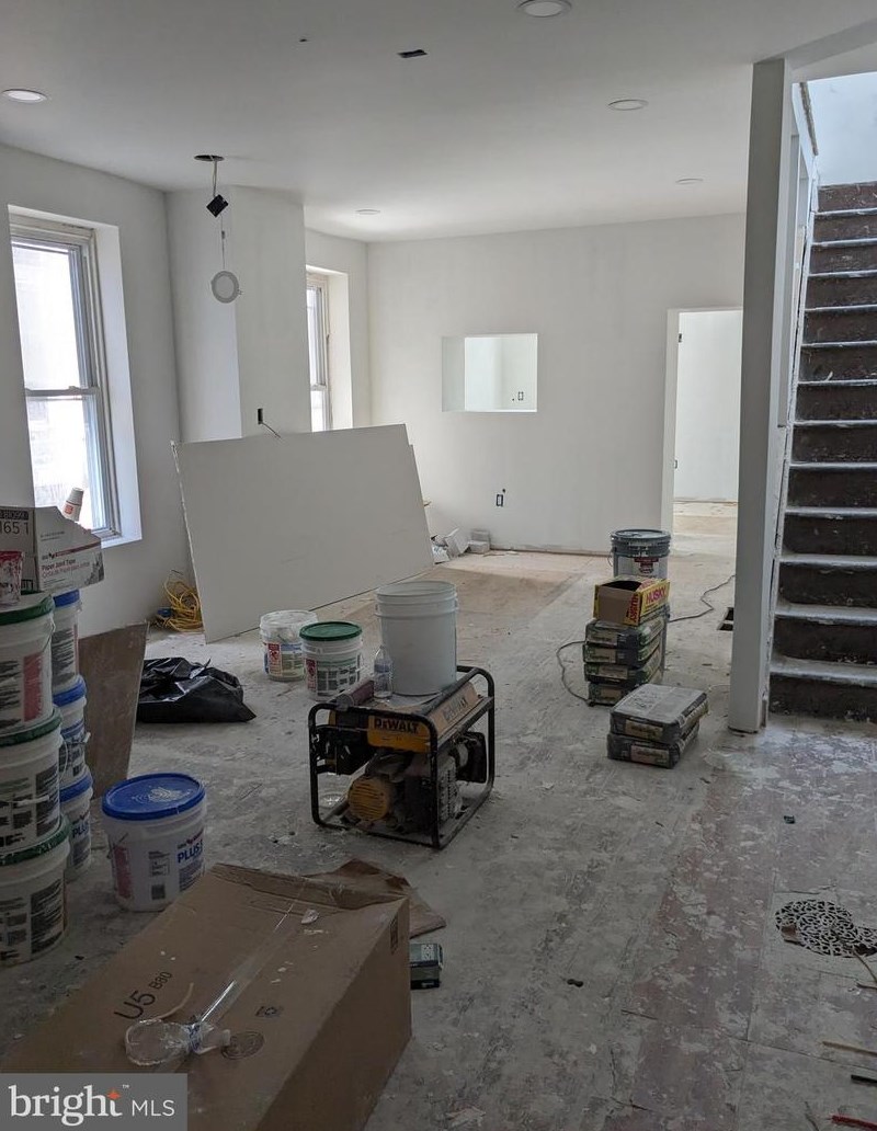 7122 Greenway Ave, Philadelphia PA  19142-1030 exterior