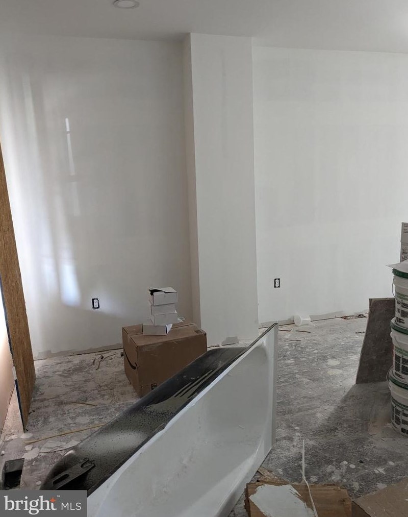 7122 Greenway Ave, Philadelphia PA  19142-1030 exterior