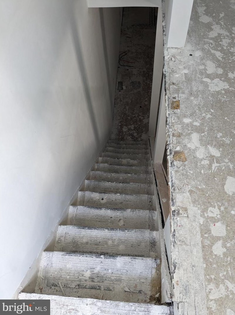 7122 Greenway Ave, Philadelphia PA  19142-1030 exterior