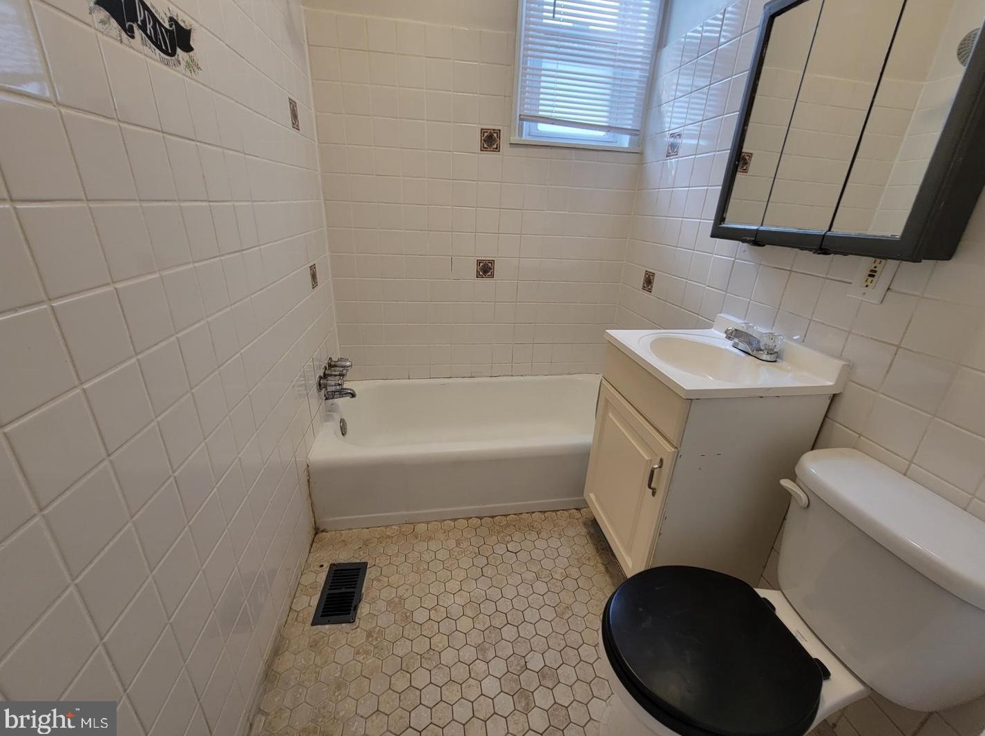 6122 Bingham St, Philadelphia PA 19120-2643 exterior