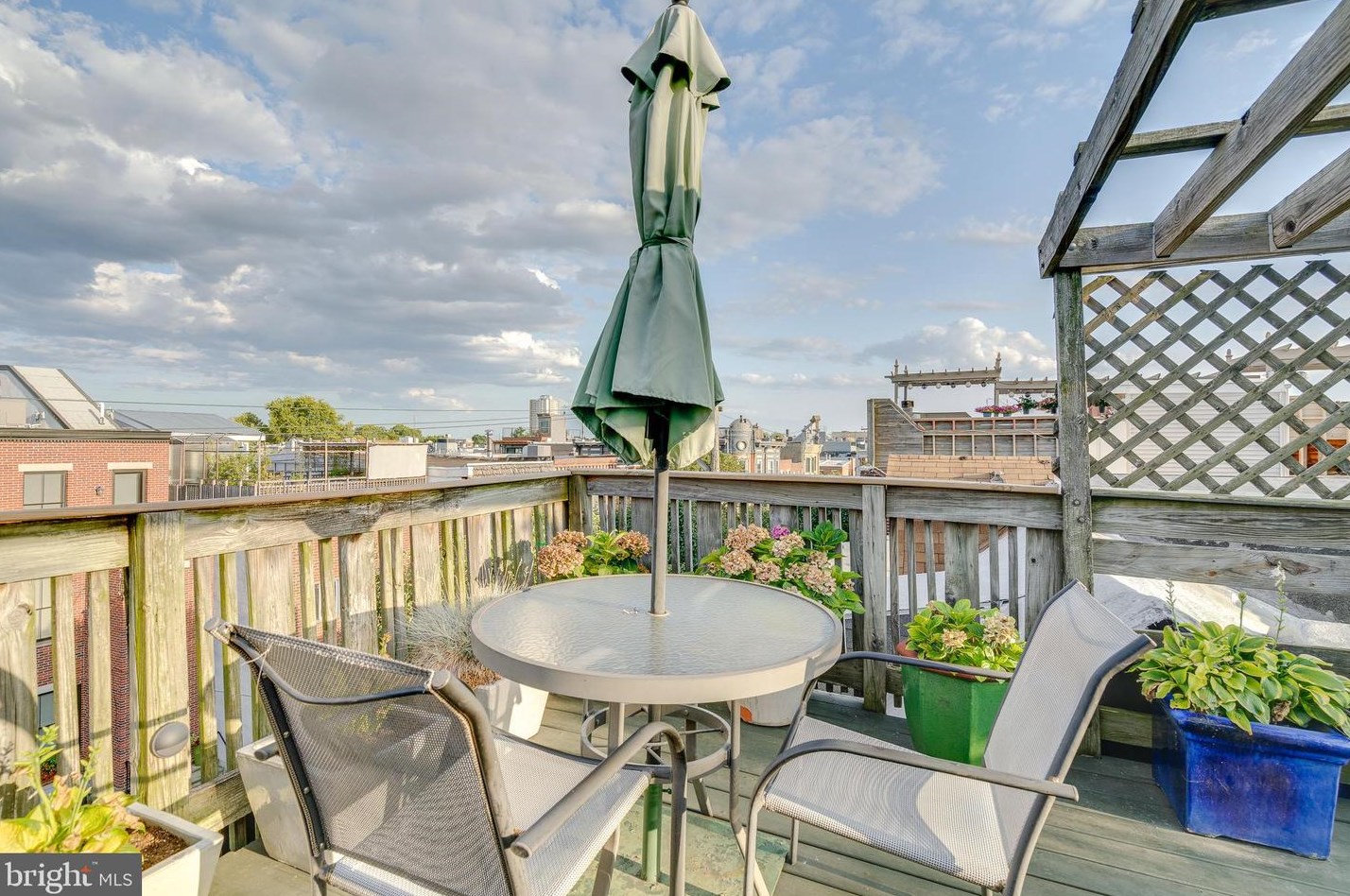 708 7th St, Philadelphia PA 19123-0027 exterior