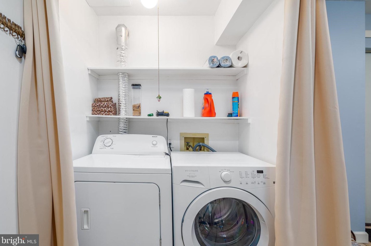 708 7th St, Philadelphia PA 19123-0027 exterior