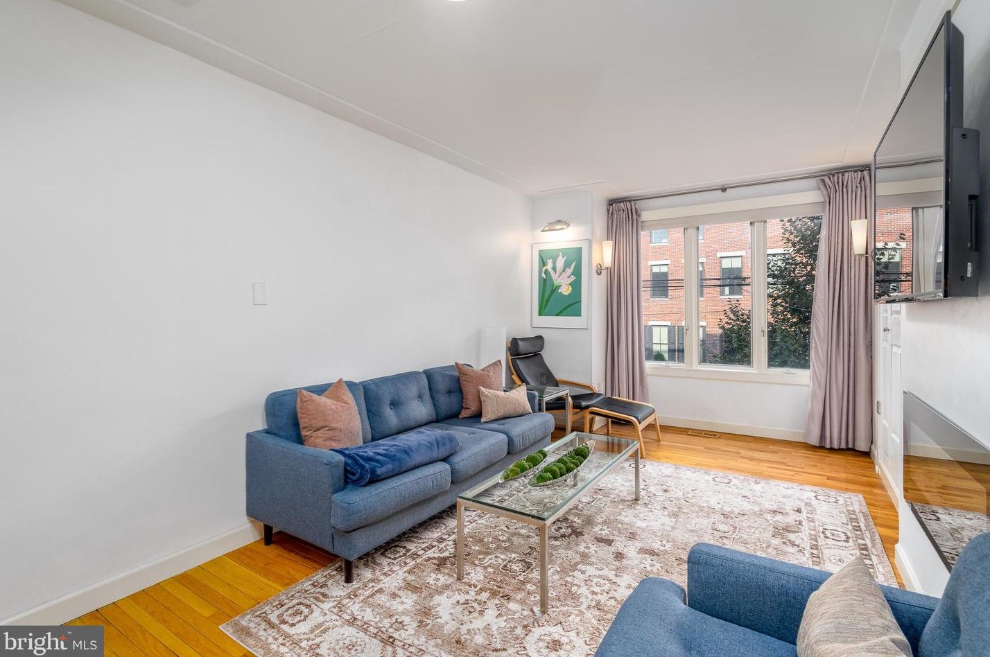 708 7th St, Philadelphia PA 19123-0027 exterior