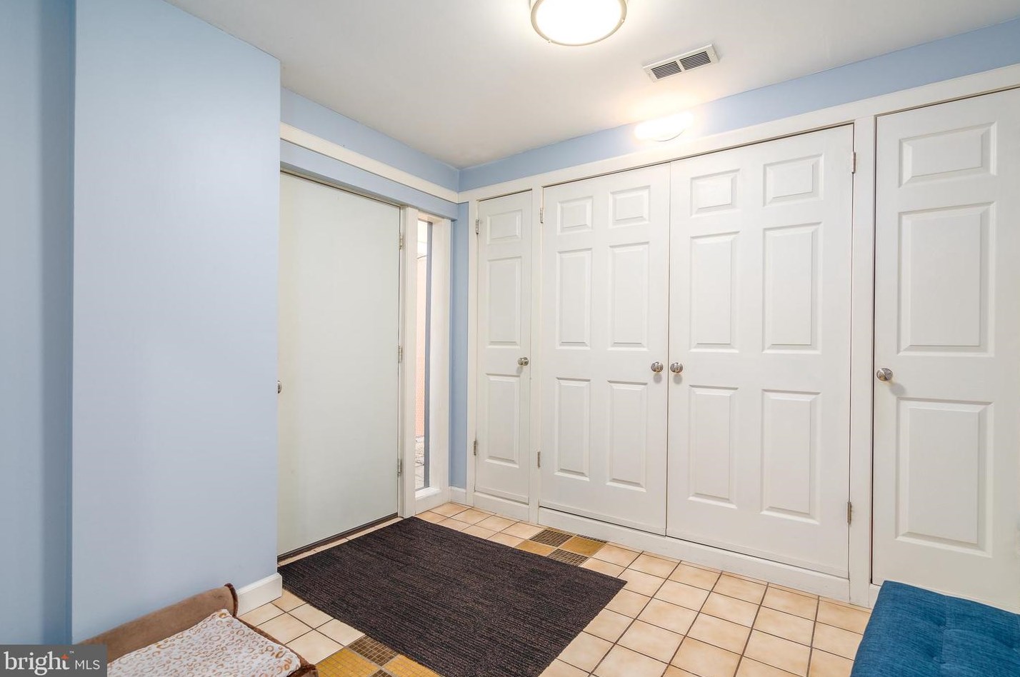 708 7th St, Philadelphia PA 19123-0027 exterior