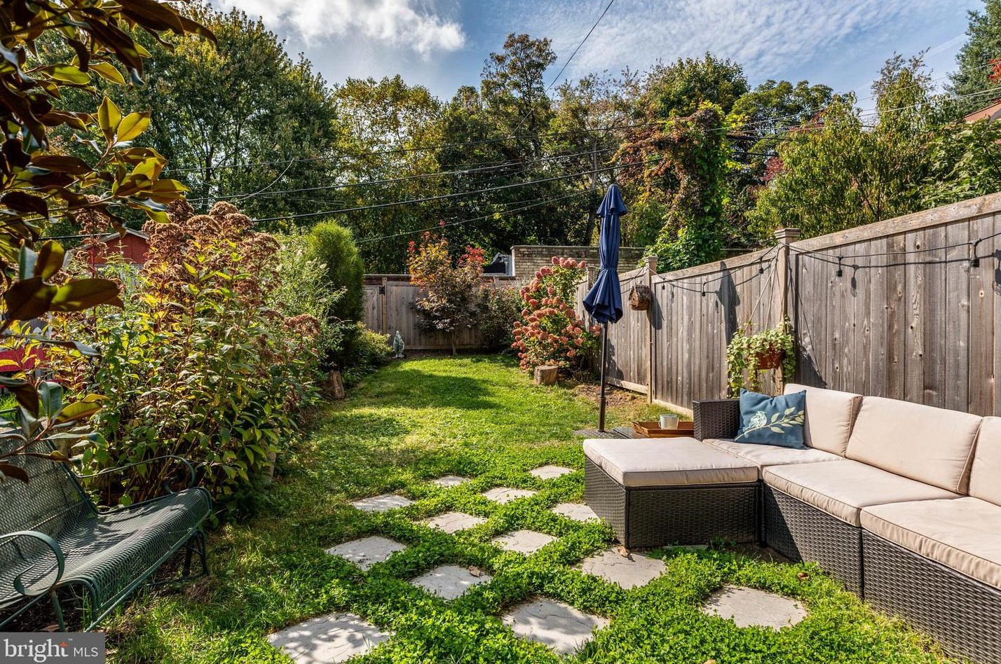 6160 Lawnton St, Philadelphia PA  19128-2624 exterior