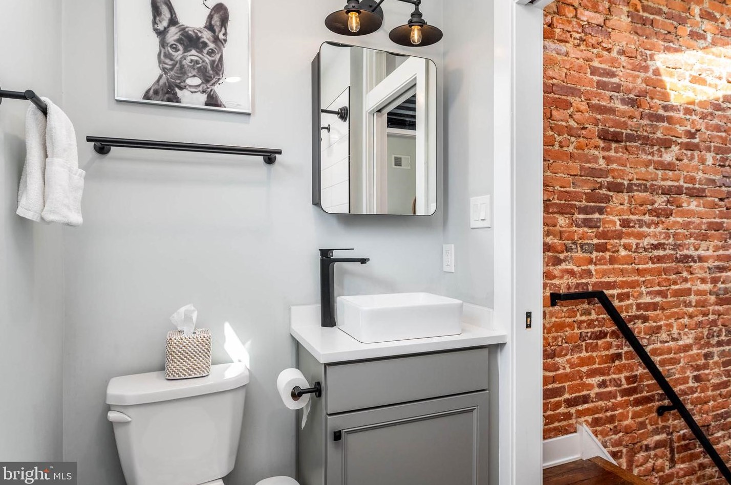 6160 Lawnton St, Philadelphia PA  19128-2624 exterior