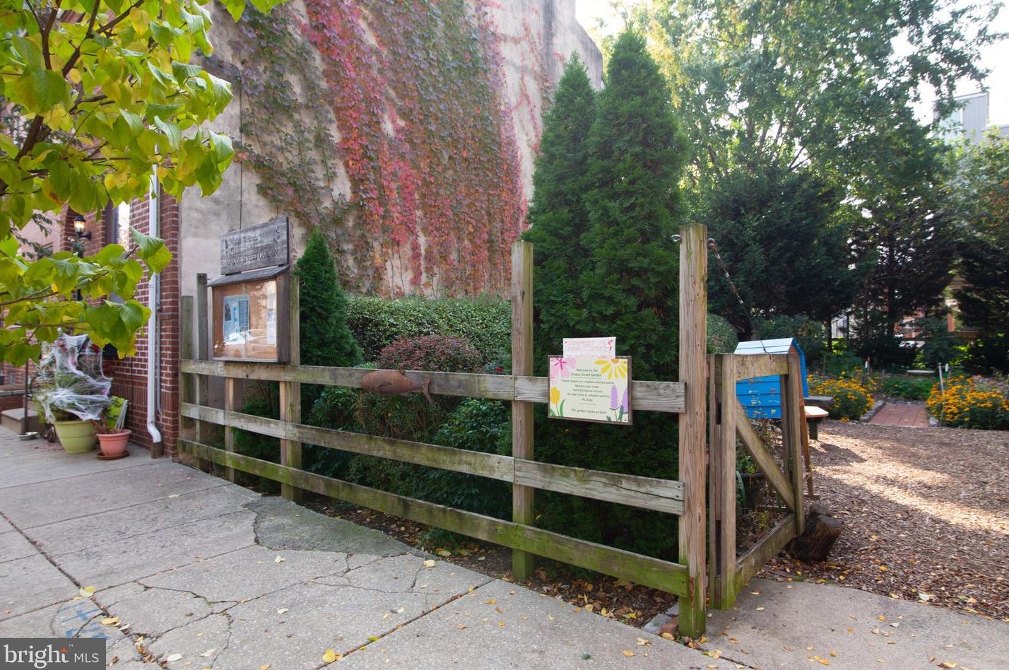 1237 Crease St, Philadelphia PA  19125-3902 exterior