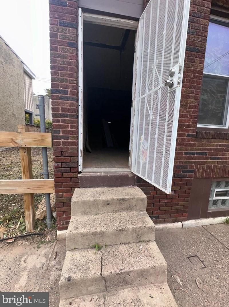 2609 Sterner St, Philadelphia, PA 19132-2506