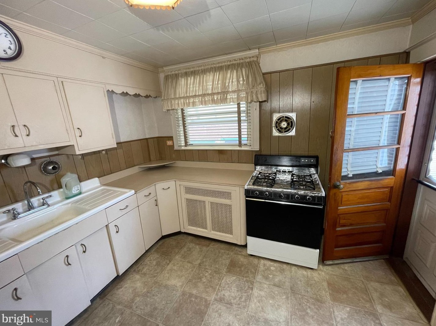 648 Sanger St, Philadelphia PA  19120-1721 exterior