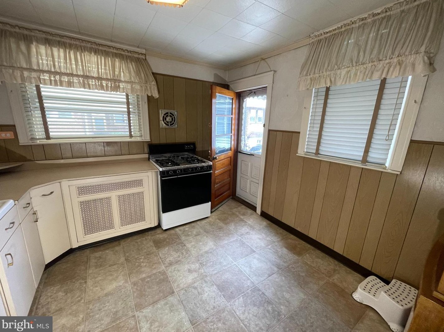 648 Sanger St, Philadelphia PA  19120-1721 exterior