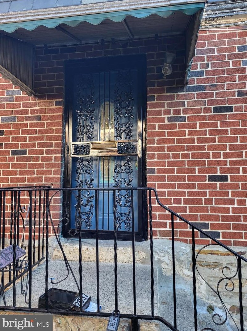 2037 Napfle St, Philadelphia, PA 19152