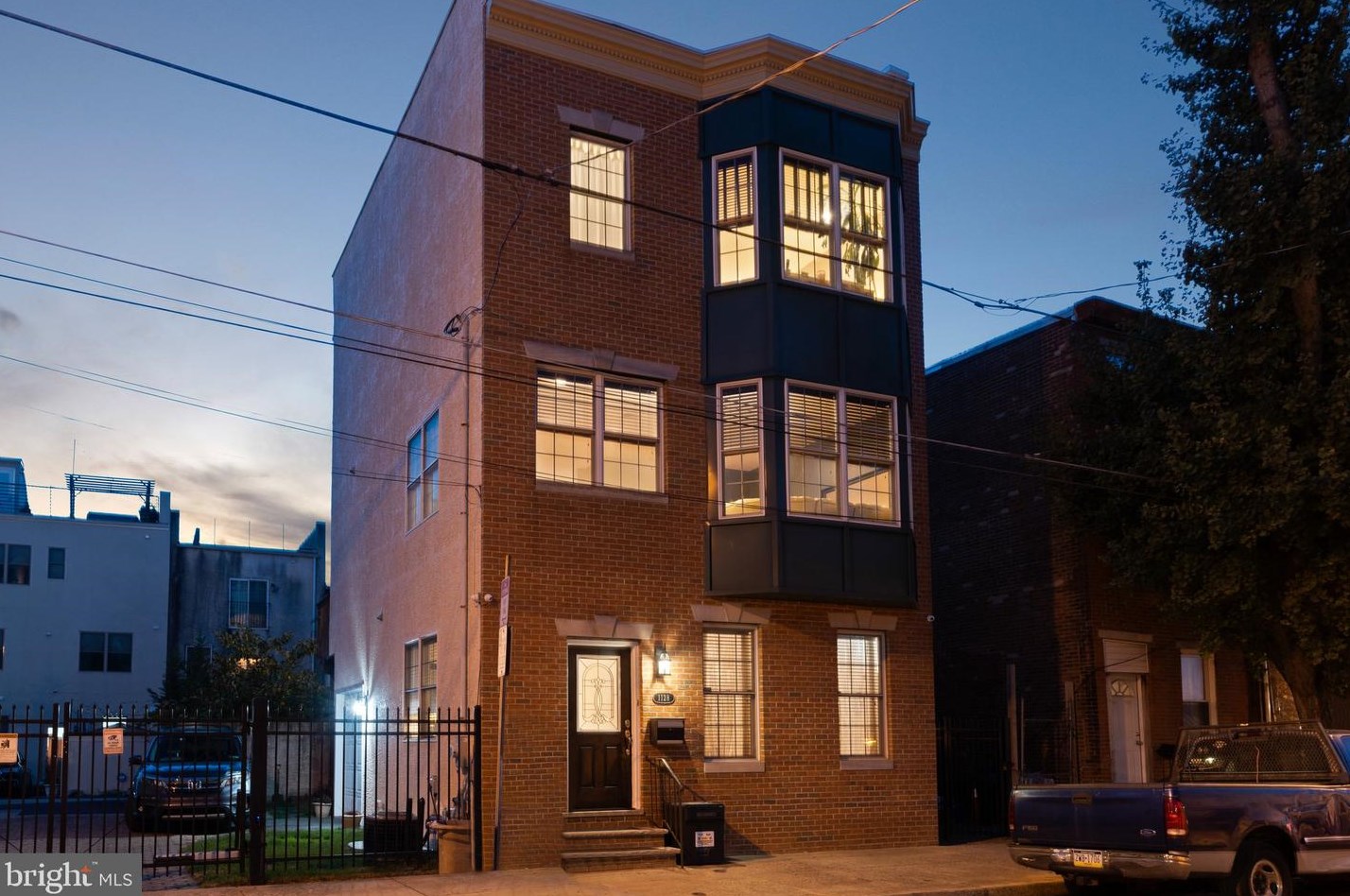 1128 Day St, Philadelphia, PA 19125-4112