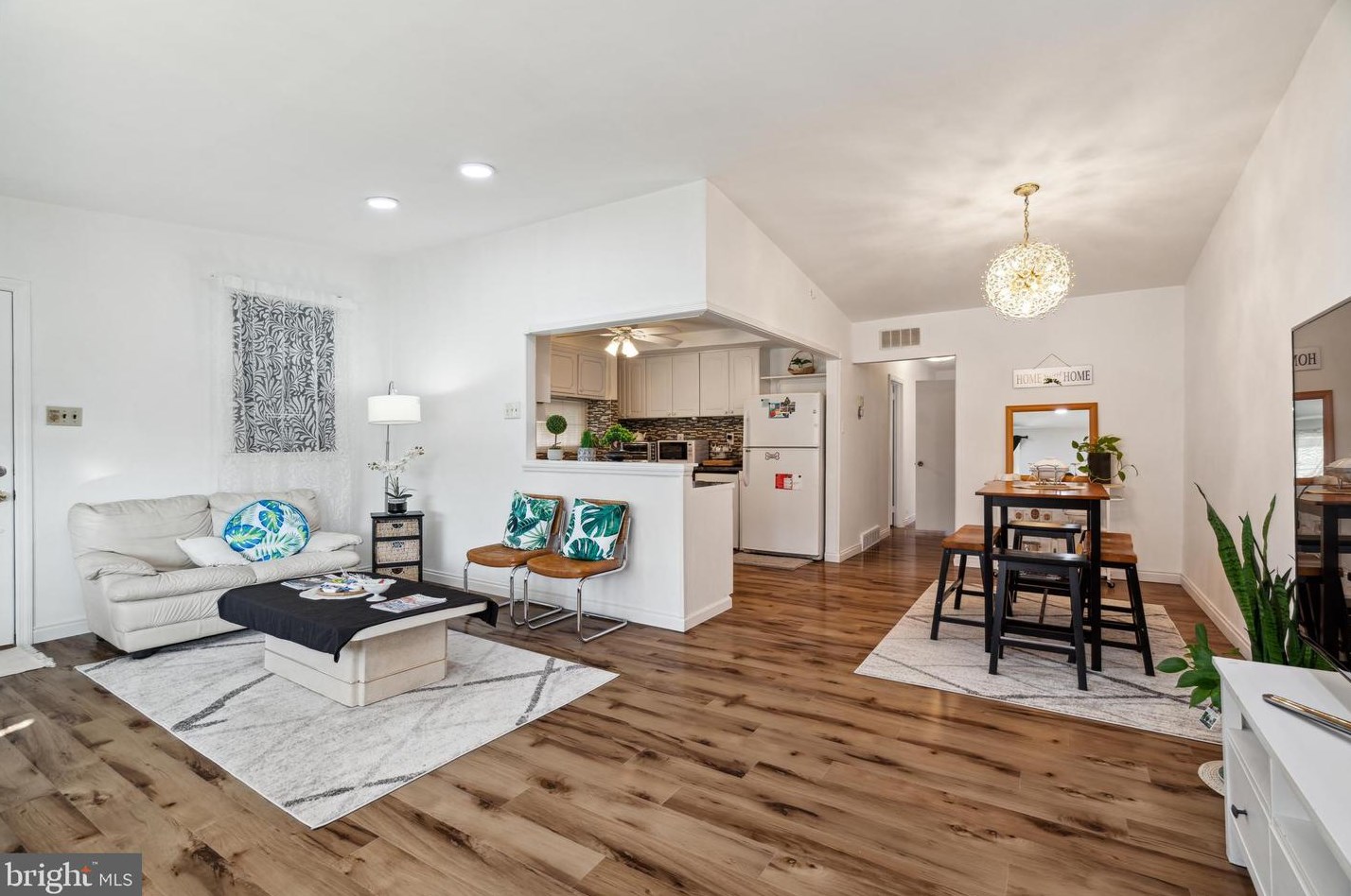 1825 Tolbut St, Philadelphia, PA 19152-1114