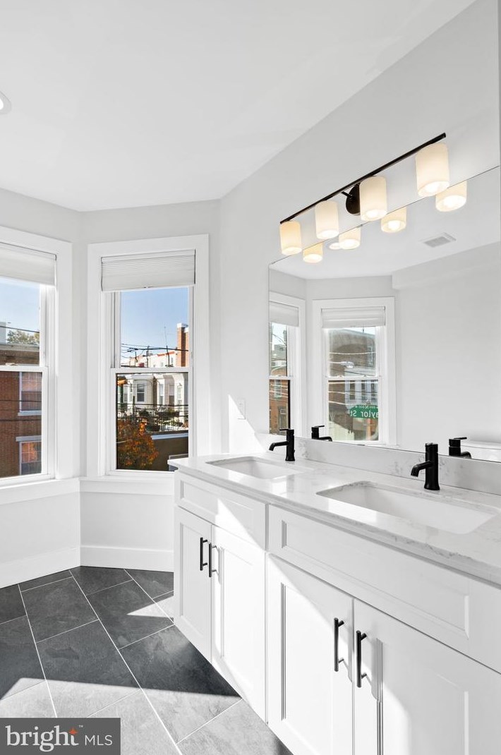 850 Taylor St, Philadelphia PA 19130-1945 exterior