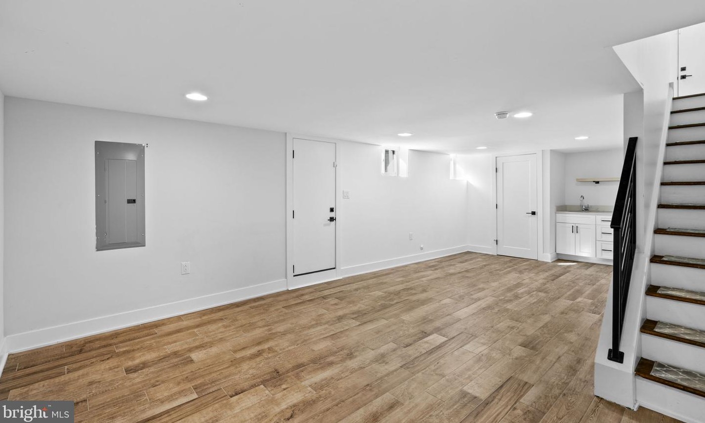 850 Taylor St, Philadelphia PA 19130-1945 exterior