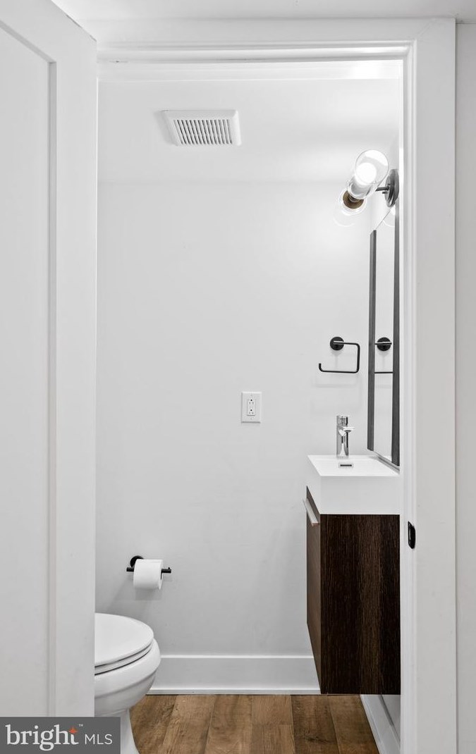 850 Taylor St, Philadelphia PA 19130-1945 exterior